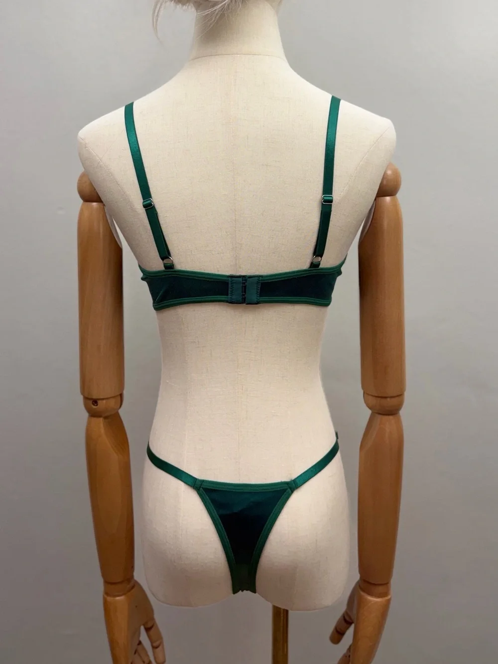 New Emerald Green Embroidered Lingerie Set Bra & Thong Size S